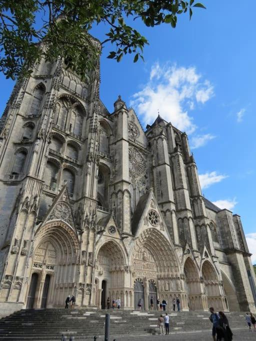 First Leilighet Bourges Eksteriør bilde